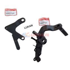 Cặp pass giá đỡ gác chân giữa WINNER V1 150 zin chính hãng