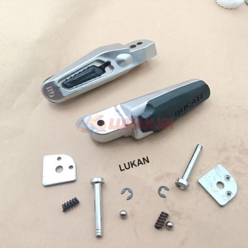 Cặp cao su gác chân nhôm sau Ducati xe DREAM, WAVE, FUTURE.... - Ảnh 2